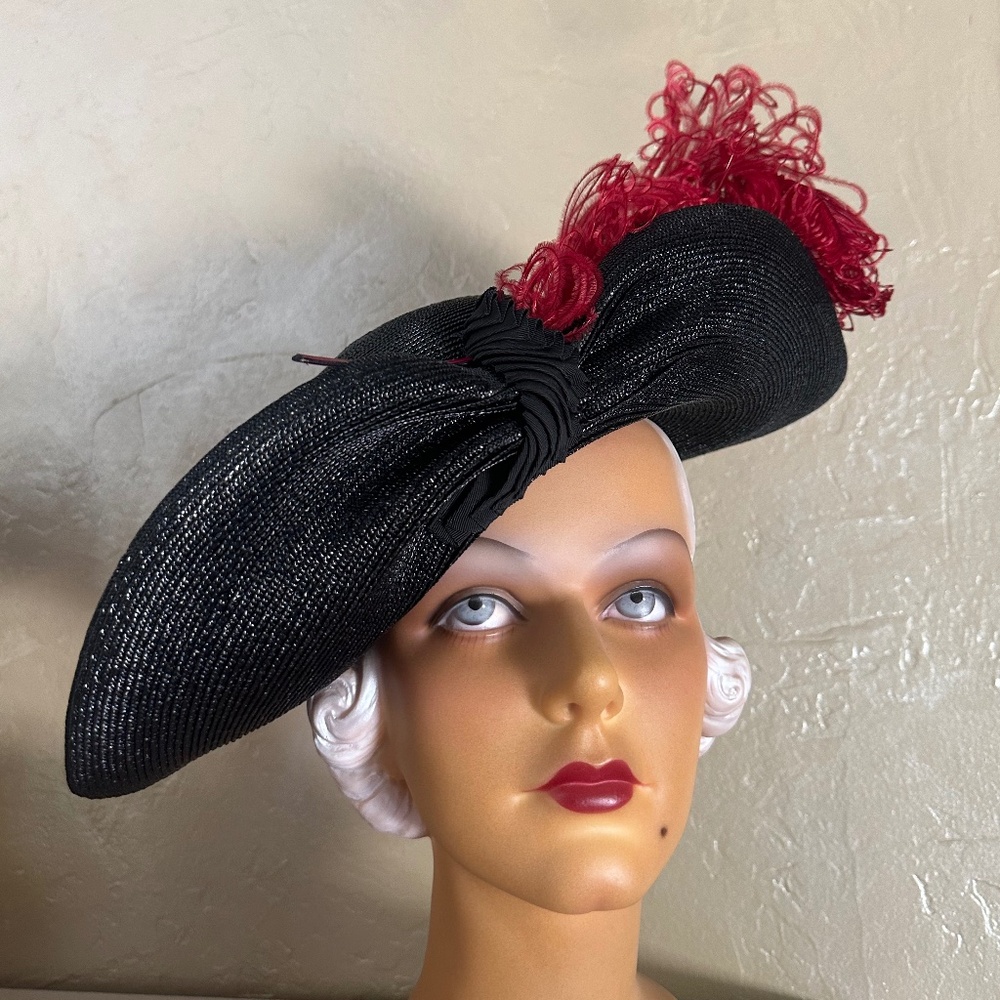 GRAND 1940s' BLACK STRAW WIDE BRIM HAT WITH RED CURLY OSTRICH FEATHE